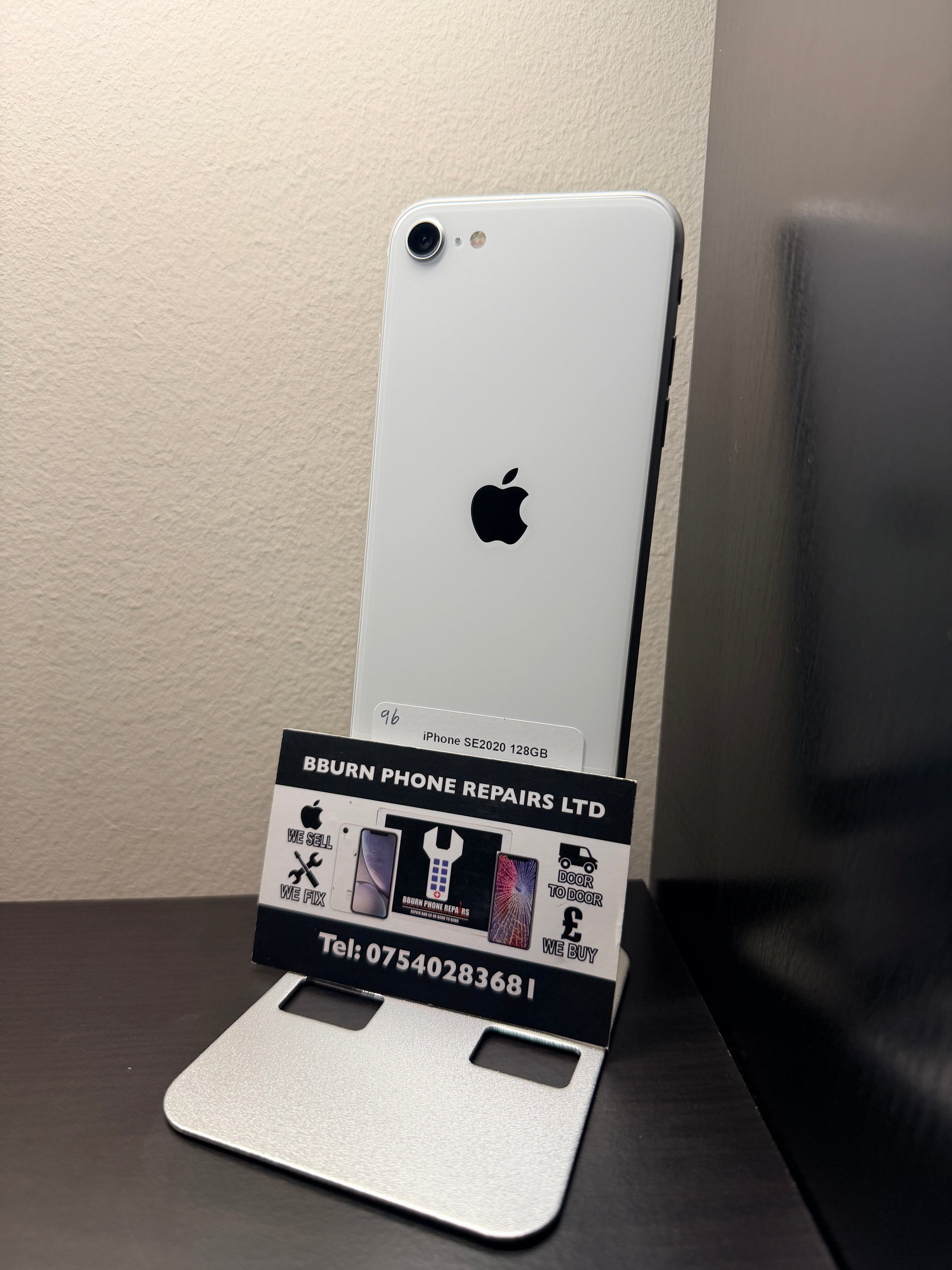 iPhone SE 2020 64gb Grade A Pristine Condition Orginal Handset no updating issues latest IOS